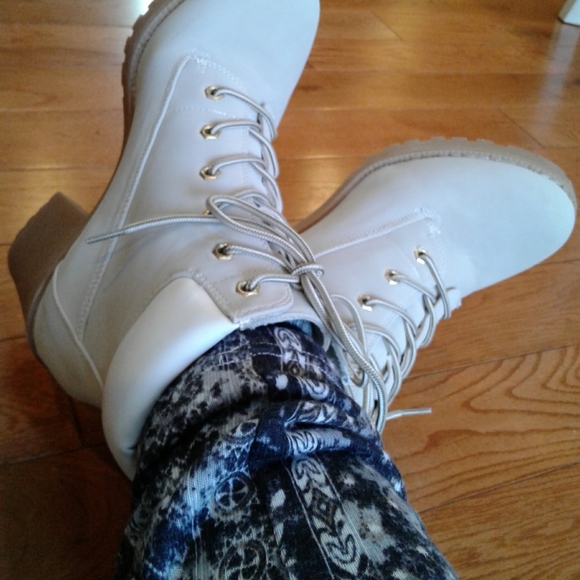 Boots - Picture 6 of 13